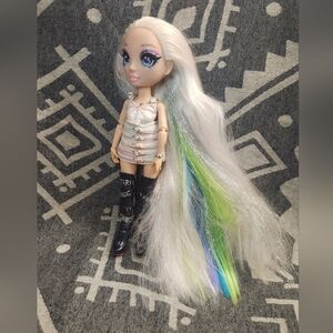 Rainbow High Amaya Raine Series 1 - Hair Salon / Super Long Hair for Hairplay!
